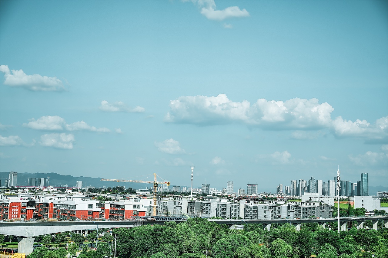 臺風前夕的義烏 定格城市風貌的獨特瞬間